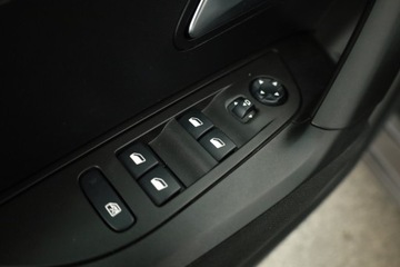 Peugeot 2008 II SUV 1.2 PureTech 130KM 2021 Peugeot 2008 1.2 PureTech, Salon Polska, zdjęcie 19