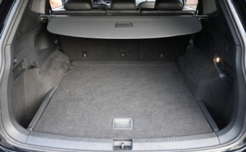 Volkswagen Tiguan II SUV Facelifting 2.0 TDI 200KM 2022 Volkswagen Tiguan 2,0 TDI 200 KM 4x4 R-LINE HEDA UP MATRIX Kamera 360 Nawi, zdjęcie 21