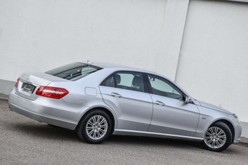 Mercedes Klasa E W212 Limuzyna 200 CGI BlueEFFICIENCY 184KM 2011 Mercedes-Benz Klasa E MERCEDES E200 184KM ELEGANCE 7G-TRONIK Xenon Navi Gw, zdjęcie 7