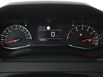 Peugeot 2008 II SUV 1.2 PureTech 100KM 2020 Peugeot 2008 navi kamera tempomat, zdjęcie 21