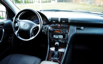 Mercedes Klasa C W203 Sedan W203 2.1 (C 220 CDI) 143KM 2004 Mercedes-Benz Klasa C Klimatyzacja, Tempomat, Zadbany, Serwisowany 2.1, zdjęcie 4