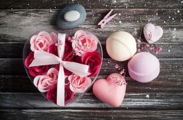 НАБОР ДЛЯ ТЕЛА И ВАННЫ С ЦВЕТОЧНЫМ ВКУСОМ РОЗЫ