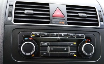 Volkswagen Touran II 1.6 TDI 105KM 2011 Volkswagen Touran Volkswagen Touran 1.6 Diesel 105KM, zdjęcie 27