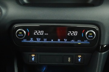 Toyota Yaris IV Hatchback 1.5 Hybrid Dynamic Force 116KM 2021 Toyota Yaris 1.5 VVT-i Hybrid, Salon Polska, zdjęcie 10