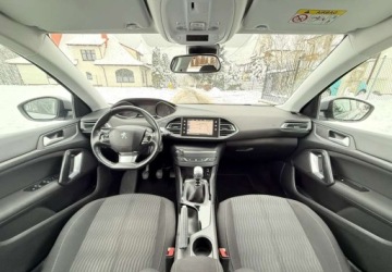 Peugeot 2016 Peugeot 308 Peugeot 308 PureTech 130 Stop amp Start Allure 1.2 Benzyna, zdjęcie 13
