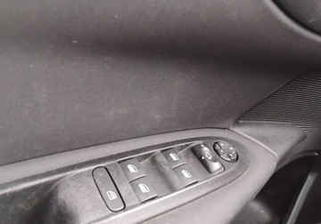 Citroen C4 II Hatchback 5d Facelifting 1.6 HDi 92KM 2015 Citroen C4 2015r, 1.6 HDI. Uszkodzony lewy tyl. Jezdzi. 1.6 Diesel 92KM, zdjęcie 9