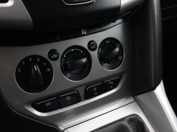 Ford Focus III Hatchback 5d facelifting 1.6 TDCi 95KM 2014 Ford Focus 1.6 TDCi, Salon Polska, Klima, zdjęcie 17