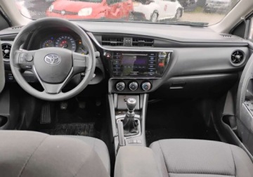 Toyota Corolla XII Sedan 1.6 Valvematic Dual VVT-i 132KM 2019 Toyota Corolla 2019r, 1.6 Benzyna. Uszkodzone boki. Jezdzi. 1.6 Benzyna, zdjęcie 5