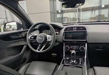 Jaguar XE Sedan Facelifting 2.0 204KM 2024 Jaguar XE Jaguar XE 2.0D I4 204 PS RWD Auto R-Dynamic SE 2.0 Diesel 204KM, zdjęcie 3