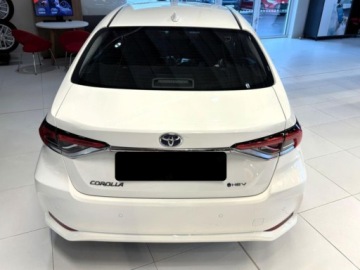 Toyota Corolla XII Sedan Facelifting 1.8 Hybrid 140KM 2025 Od ręki - Comfort 1.8 Hybrid 140KM | Podgrzewane fotele!, zdjęcie 3