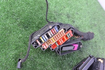 БЛОК ПРЕДОХРАНИТЕЛЕЙ AUDI Q7 TOUAREG КОМПЛЕКТ