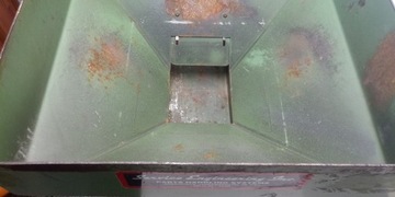 Небольшой стальной вибрационный питатель