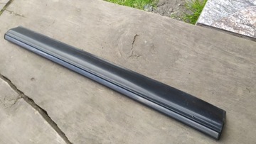 Mercedes W123 Listwa drzwi dolna prawy tył