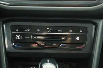 Volkswagen Tiguan Allspace SUV 1.5 TSI EVO 150KM 2021 VW Tiguan Allspace 1.5 TSI, Salon Polska, zdjęcie 9