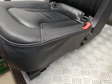 AUDI Q7 4L ZADNÍ STRANA PRAVÁ SEDADLA POHOVKA