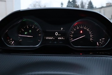 Peugeot 2008 I SUV Facelifting 1.2 PureTech 110KM 2018 Peugeot 2008 1.2 PureTech, Salon Polska, Automat, zdjęcie 10