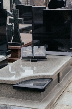 Biała Гранитная белая табличка с гравировкой 45x35x5 см + клин