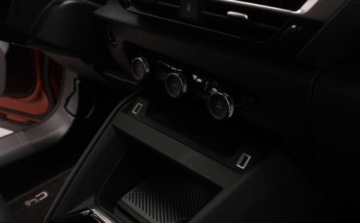 Citroen 2022 Citroen C4 Shine EAT8 2022 FV23 1.2 Benzyna 130KM, zdjęcie 21