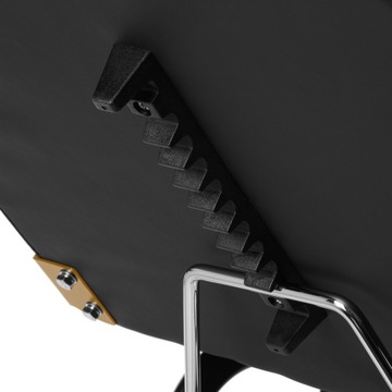 557G Косметическое кресло с золотыми и черными кюветами