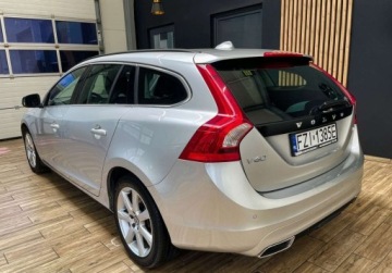 Volvo V60 I Kombi Facelifting 2.0 D4 DRIVE-E 190KM 2016 Volvo V60 D4 190KM SKORY BEZWYPADKOWY automat gwarancja nowe opony, zdjęcie 1