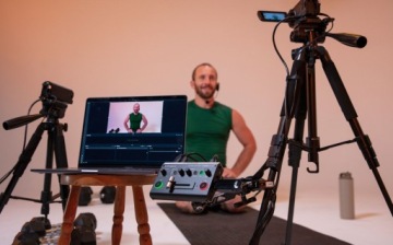 Roland V-02HD MK II — видеомикшер для потокового вещания