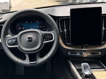 Volvo XC60 II 2025 VOLVO XC60 B5 AWD Ultra Bright Suv (264KM) 2025, zdjęcie 7
