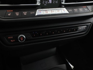 BMW Seria 1 F20-F21 Hatchback 3d Facelifting 2017 120d 190KM 2019 BMW 120 2.0d Automat xDrive Luxury Panorama Navi, zdjęcie 33