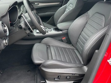 Alfa Romeo Stelvio SUV Facelifting 2023 2.0 GME Turbo 280KM 2025 Alfa Romeo Stelvio 2.0 Turbo Veloce Q4 (280KM) | Pakiet Premium Theater Sou, zdjęcie 4