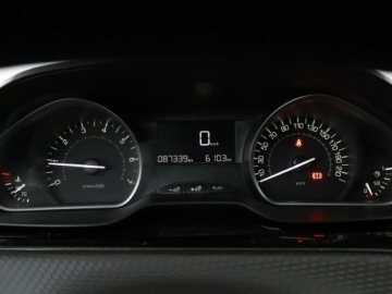 Peugeot 2008 I SUV Facelifting 1.2 PureTech 110KM 2018 Peugeot 2008 1.2 Benzyna Style Klimatyzacja, zdjęcie 21