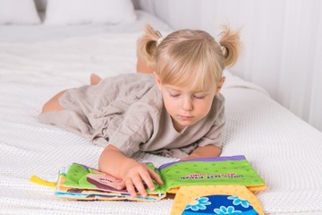 МЯГКАЯ ПОВЫШАТЕЛЬНАЯ КНИГА ГДЕ ДЕВОЧКА?