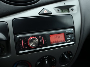 Ford Focus I Hatchback 1.4 16V 75KM 2004 Ford Focus 1.4 16V, Salon Polska, Klima, El. szyby, zdjęcie 11