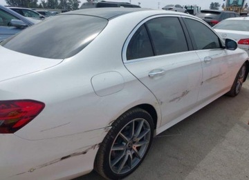 Mercedes Klasa E W213 2022 Mercedes-Benz Klasa E 2022, 2.0L, od ubezpieczalni 2.0 Benzyna 255KM, zdjęcie 5