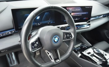 BMW Seria 5 G90-91 Sedan Plug-In 3.0 50e 489KM 2024 BMW Seria 5 BMW 550e xDrive Dostawa pod dom w cenie Dealer BMW Bonkowscy, zdjęcie 10