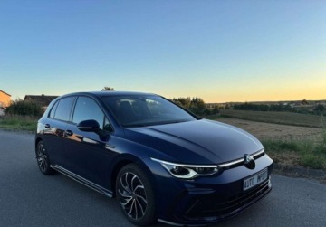 Volkswagen Golf VIII Variant 1.5 eTSI 130KM 2021 Volkswagen Golf 1.5 TSI R-Line 130 KM 2021r Warszawa 1.5 Benzyna, zdjęcie 22
