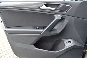 Volkswagen Tiguan II SUV 2.0 TDI 190KM 2019 Volkswagen Tiguan SalonPL 2.0 TDI 190KM DSG 4x4 R-Line DCC Pakiety LED TOP, zdjęcie 27