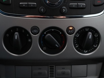 Ford Focus II Hatchback 5d 1.6 Duratec 100KM 2010 Ford Focus 1.6 16V, Klima, zdjęcie 12