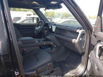 Land Rover Defender IV (L663) 2025 Land Rover Defender 90 P300 S 2025 2.0l 2.0 Benzyna 296KM, zdjęcie 8