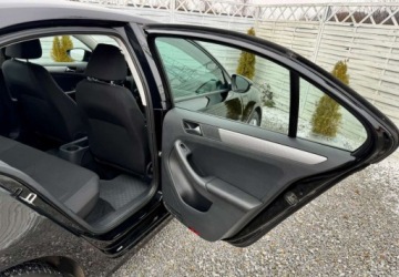 Volkswagen Jetta VI Sedan Facelifting 2.0 TDI 110KM 2016 Volkswagen Jetta Volkswagen Jetta 2.0 TDI DPF BMT Comfortline 2.0 Diesel, zdjęcie 35