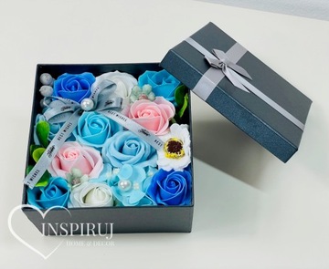 FLOWERBOX Z KWIATAMI MYDLANYMI PREZENT UPOMINEK WIECZNE RÓŻE MYDLANE KWIATY
