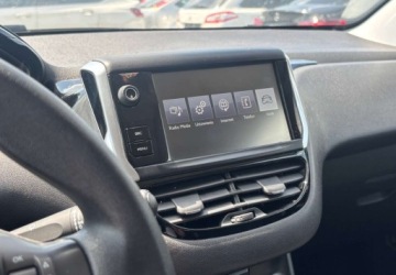 Peugeot 208 I Hatchback 5d Facelifting 1.2 PureTech 82KM 2016 Peugeot 208 2016r 1.2 Benzyna 82KM, zdjęcie 3