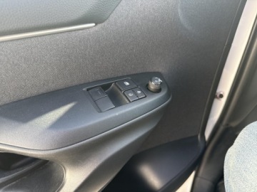 Toyota Yaris IV Hatchback 1.0 VVT-i 72KM 2022 Toyota Yaris 1.0 Comfort IV (2020-) 1.0 Comfort, zdjęcie 17