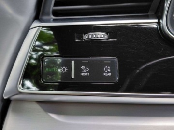 Audi Q8 SUV 3.0 50 TDI 286KM 2018 Audi Q8 Leasing VWFS 105 3.0 Diesel 286KM, zdjęcie 9