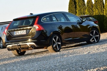 Volvo V60 I Kombi Facelifting 2.0 D4 DRIVE-E 190KM 2018 Volvo V60 2,0D4 190Km R-Design Alcantara Led Navi, zdjęcie 16