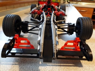 Автомобиль Формулы-1 LEGO Technic.