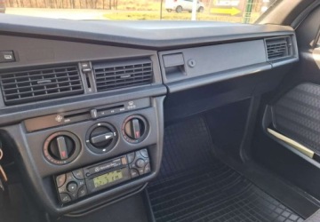 Mercedes 190 2.0 102KM 1989 Mercedes-Benz W201 (190) Mercedes-Benz W201 (190) 2.0 Benzyna 102KM, zdjęcie 15