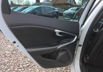 Volvo V40 II Cross Country D3 150KM 2013 Volvo V40 R-DESIGN D3 2,0 R5 150KM Automat 2.0 Diesel 150KM, zdjęcie 14