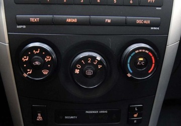 Toyota Corolla X Sedan Facelifting 1.4 D-4D 90KM 2013 Toyota Corolla Polski salon_1.4 D_90KM _ klimatyzacja _ podgrzewane fotele, zdjęcie 13