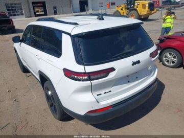 Jeep Grand Cherokee IV 2022 Jeep Grand Cherokee 2022 JEEP GRAND CHEROKEE L ALTITUDE 4X4 3.6 Benzyna, zdjęcie 4