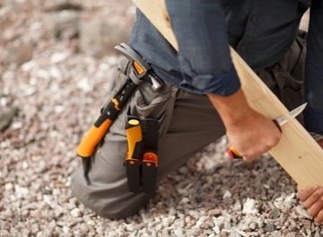 FISKARS 1023620 НОЖ С ТОЧИЛКОЙ