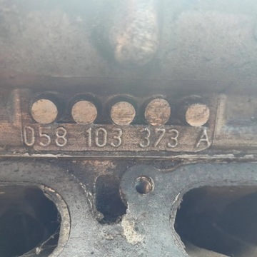 AUDI A4 B5 VW PASSAT HLAVA 1.8 058103373A